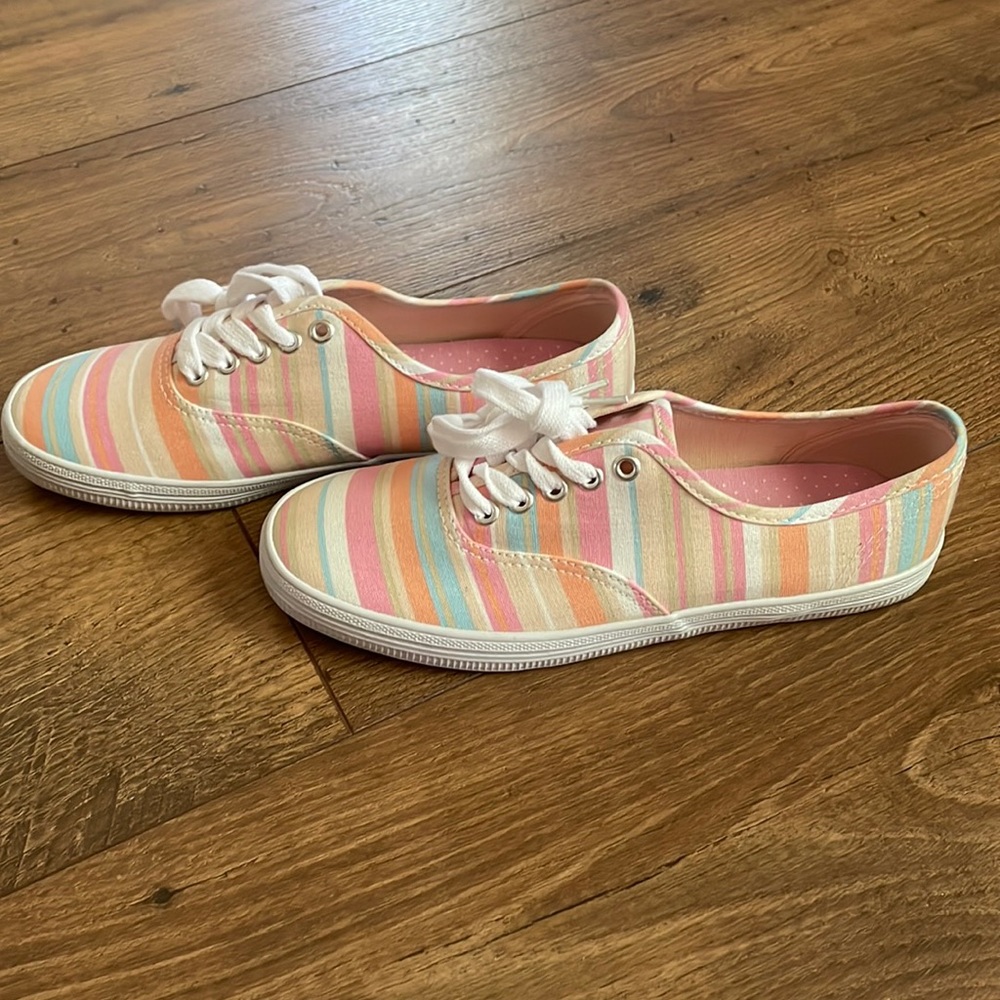 🦄Multi color sneakers🦄